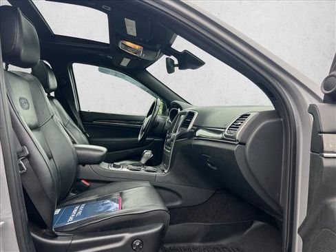 Used 2018 Jeep Grand Cherokee Overland AWD/4WD image 19