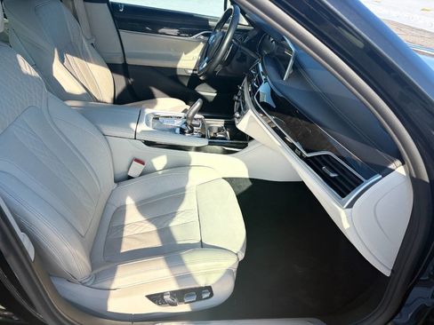 Used 2018 BMW 750i xDrive image 27