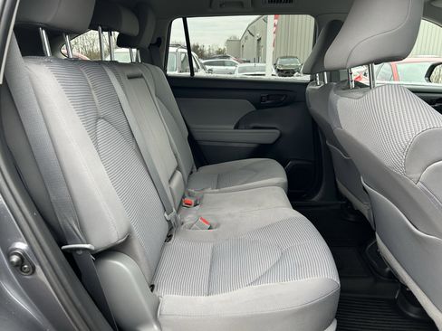Used 2021 Toyota Highlander L image 25