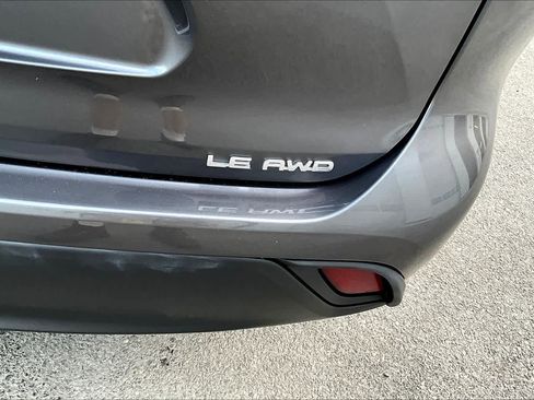 Used 2024 Toyota Highlander LE AWD/4WD image 7