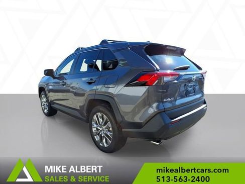 Used 2021 Toyota RAV4 XLE Premium image 5