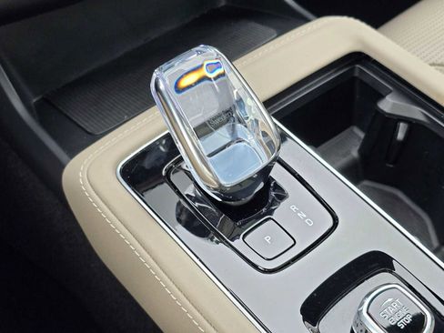 Certified 2025 Volvo XC90 T8 Ultra image 35