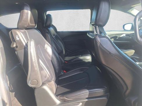 Used 2024 Chrysler Pacifica Limited image 18