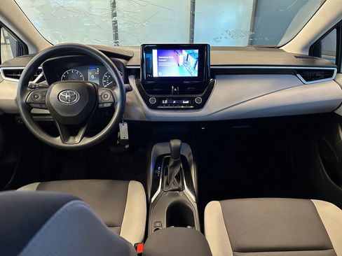 Used 2025 Toyota Corolla LE FWD image 9
