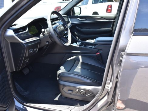 New 2025 Jeep Grand Cherokee Limited w/ Luxury Tech Group II RWD image 12