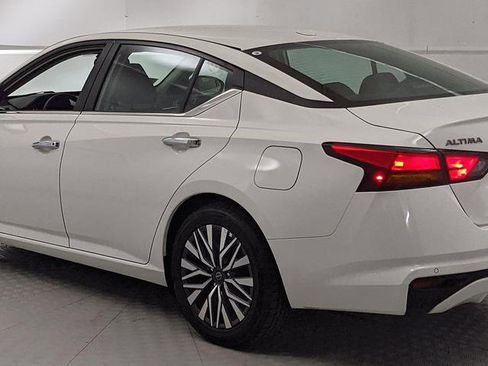 Used 2025 Nissan Altima 2.5 SV image 4