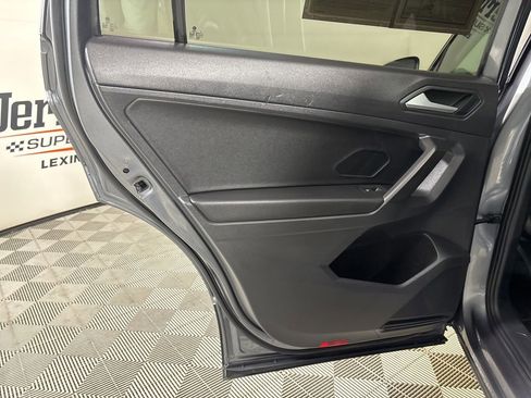 Used 2021 Volkswagen Tiguan SE image 20