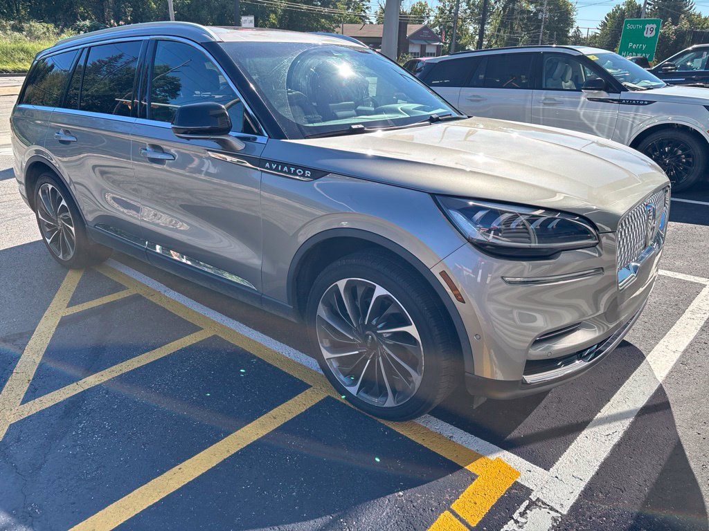 Used 2023 Lincoln Aviator Reserve w/ Equipment Group 201A AWD/4WD image 2