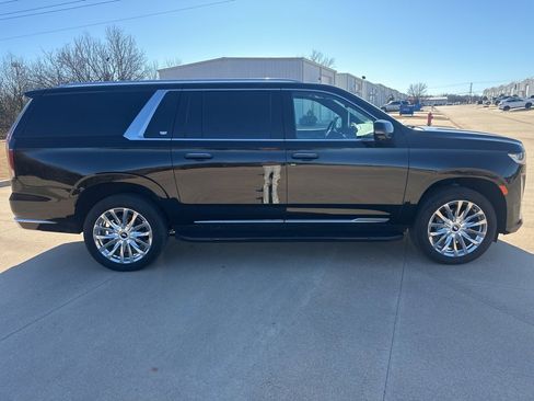 Used 2023 Cadillac Escalade ESV Premium Luxury image 6
