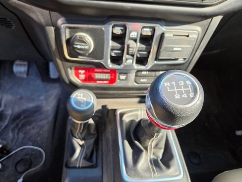 Used 2019 Jeep Wrangler Unlimited Rubicon AWD/4WD image 8