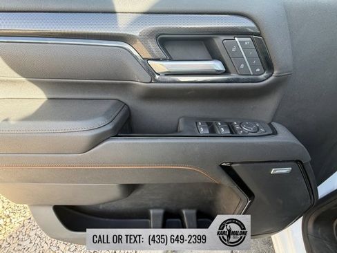 Used 2025 GMC Sierra 2500 AT4 image 11