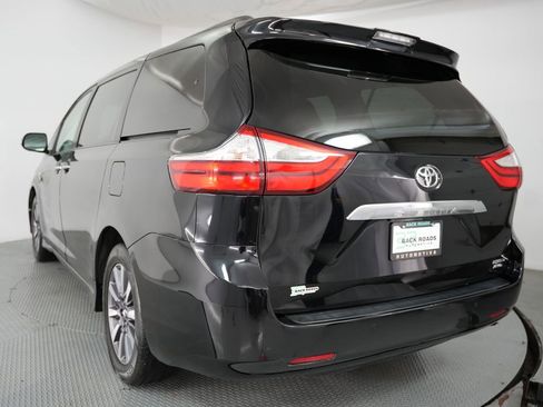 Used 2018 Toyota Sienna Limited Premium image 7