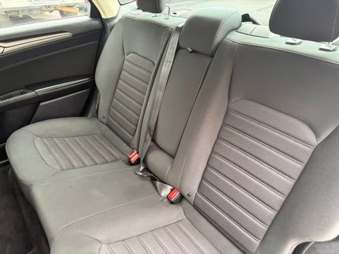 Used 2020 Ford Fusion SE FWD image 28