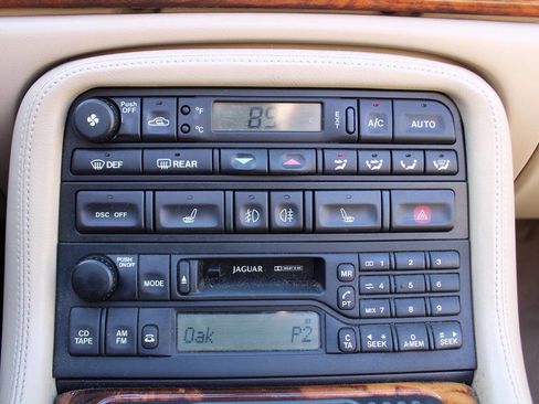 Used 2005 Jaguar XK8 XK8 2dr Convertible image 21