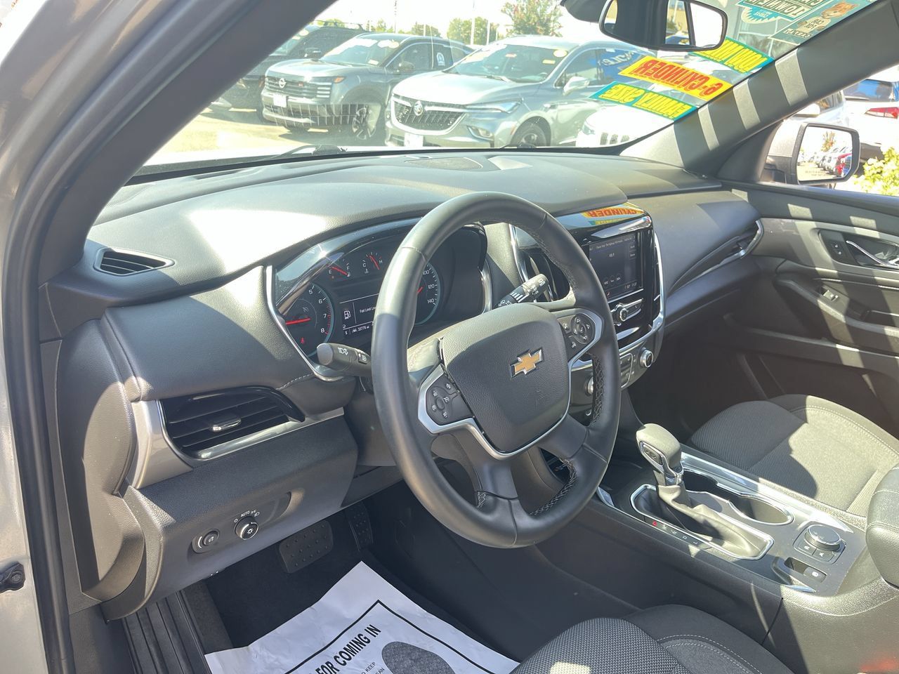 Used 2023 Chevrolet Traverse LT w/ LPO, Cargo Package FWD image 9