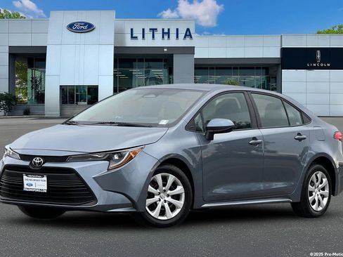 Used 2025 Toyota Corolla LE image 1