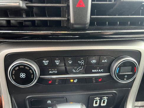 Used 2019 Ford EcoSport Titanium image 13