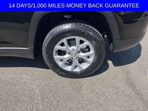 Used 2023 Jeep Grand Cherokee Limited RWD image 6