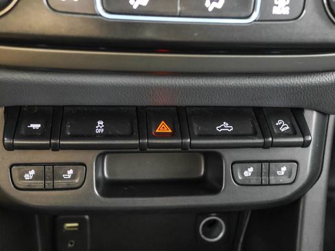 Used 2015 Chevrolet Colorado Z71 AWD/4WD image 30