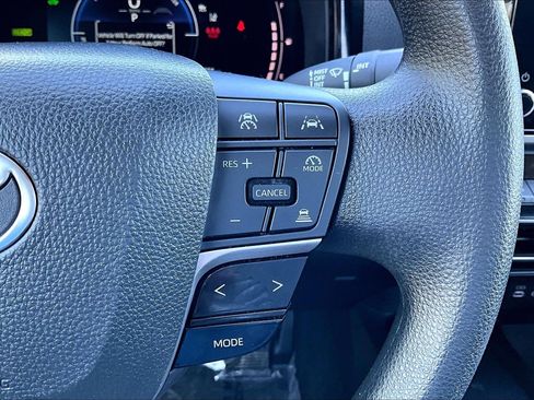 Used 2025 Toyota Camry LE image 18