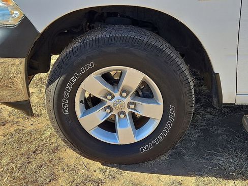 Used 2014 RAM 1500 4x4 Crew Cab w/ Exterior Appearance Group image 11