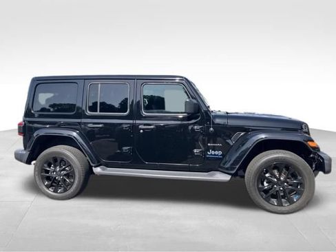 Used 2023 Jeep Wrangler Unlimited Sahara w/ Cold Weather Group AWD/4WD image 4