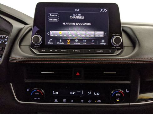 Used 2025 Nissan Rogue SV AWD/4WD image 8