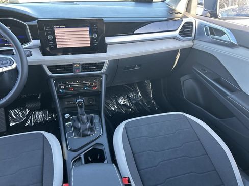 New 2026 Volkswagen Taos SE FWD image 12