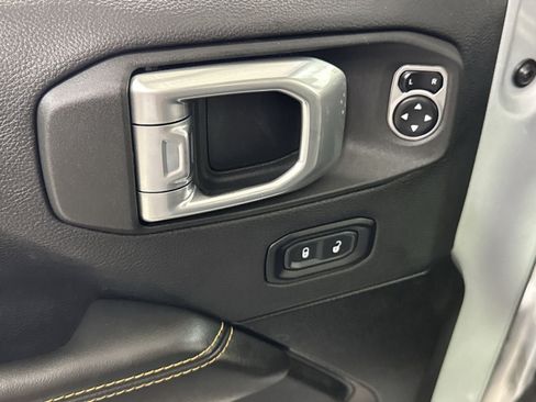 Used 2024 Jeep Wrangler Unlimited Sahara AWD/4WD image 39
