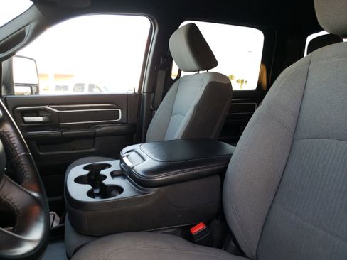 Used 2024 RAM 3500 Big Horn image 28