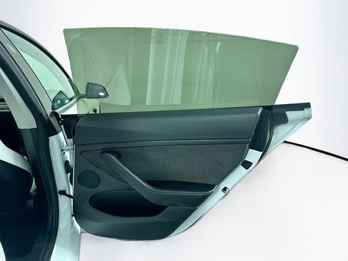 Used 2021 Tesla Model 3 Standard Range Plus image 30