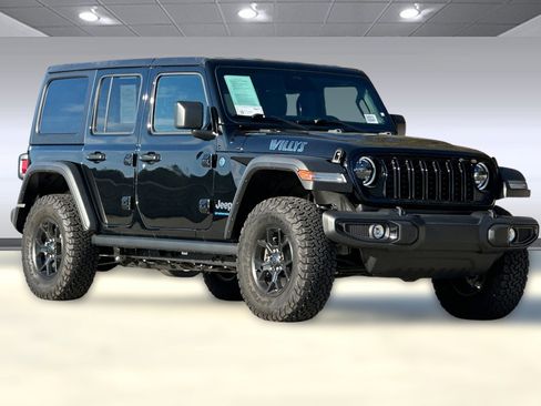 Used 2025 Jeep Wrangler Willys image 6