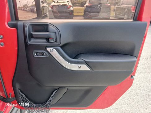 Used 2015 Jeep Wrangler Unlimited Sahara w/ Connectivity Group AWD/4WD image 16