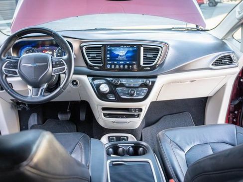 Used 2017 Chrysler Pacifica Touring-L Plus image 30