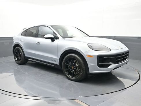 Certified 2025 Porsche Cayenne GTS image 27