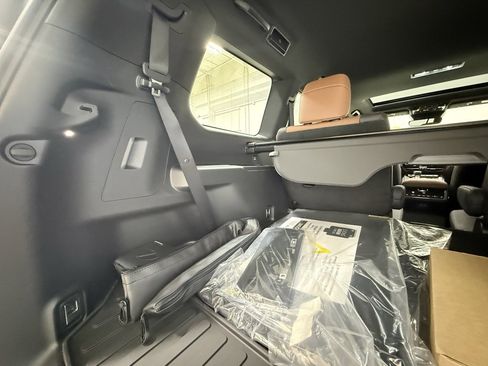 Used 2026 Lexus GX 550 image 35