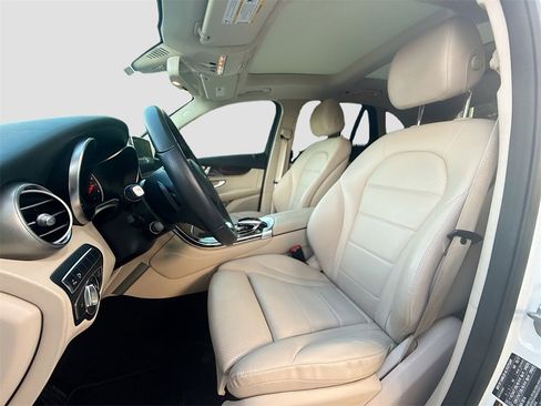 Used 2018 Mercedes-Benz GLC 300 4MATIC w/ Multimedia Package image 23