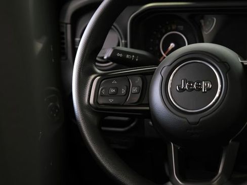 Used 2025 Jeep Gladiator Sport image 31