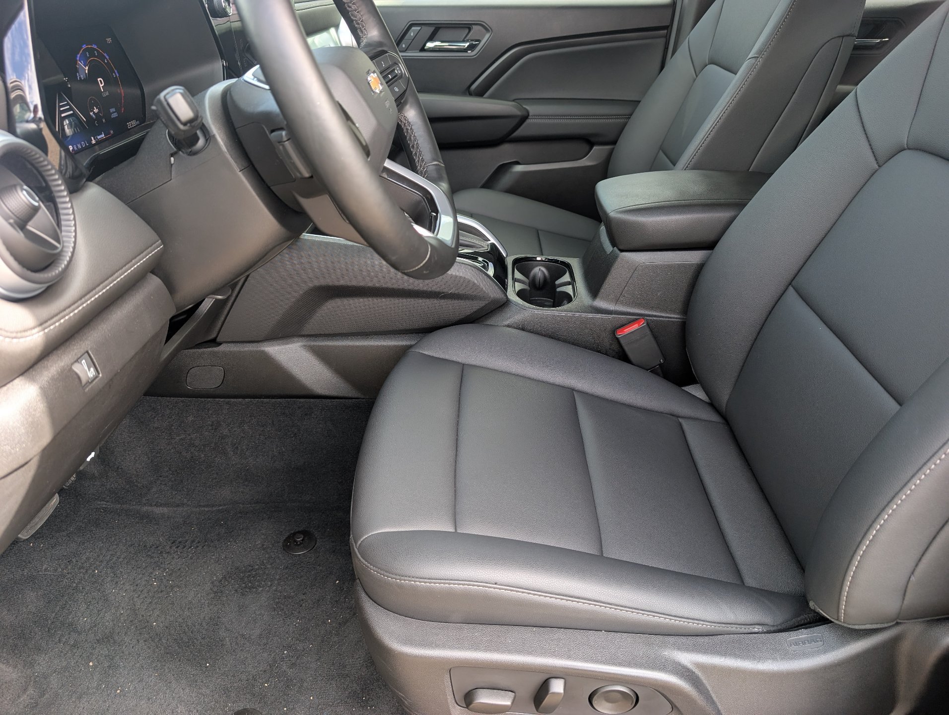 Used 2024 Chevrolet Colorado LT w/ LT Convenience Package III RWD image 18