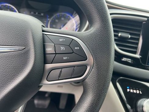 Used 2018 Chrysler Pacifica Touring Plus image 15