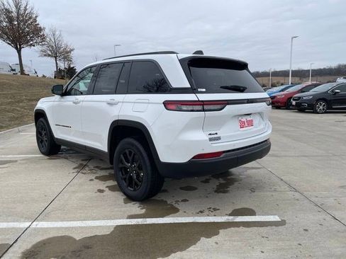 New 2026 Jeep Grand Cherokee Altitude AWD/4WD image 3