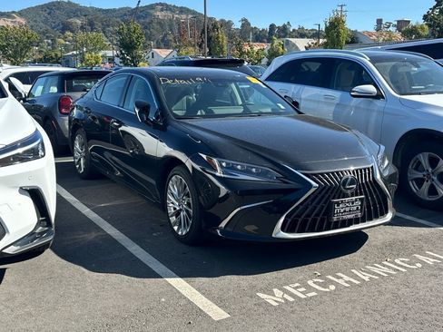 Used 2025 Lexus ES 300h w/ Luxury Package FWD image 2