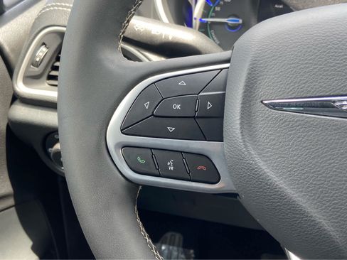 Used 2025 Chrysler Pacifica Select FWD image 22