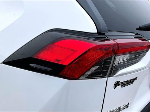 Used 2022 Toyota RAV4 LE image 37