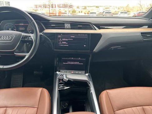 Certified 2024 Audi Q8 e-tron Premium image 7