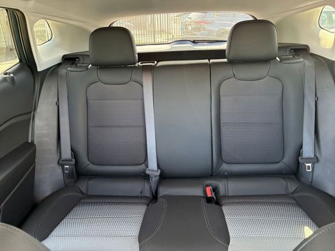 Used 2025 Chevrolet Trax LT image 37