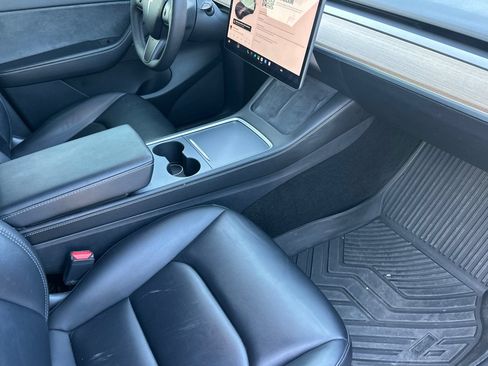 Used 2021 Tesla Model Y Long Range AWD/4WD image 19