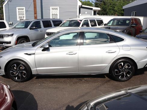 Used 2025 Hyundai Sonata SEL FWD image 2