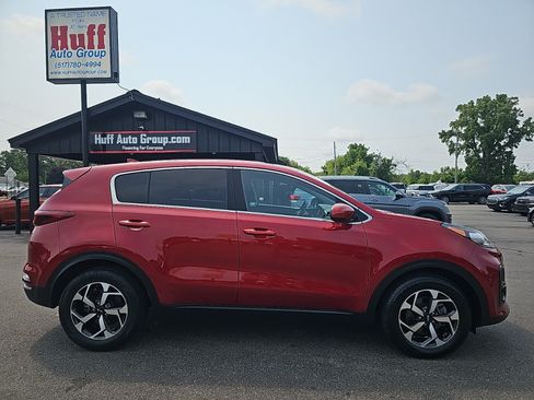 Used 2022 Kia Sportage LX FWD image 2
