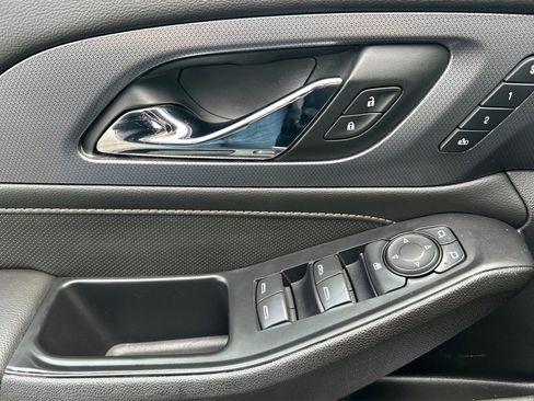 Used 2021 Chevrolet Traverse Premier image 8